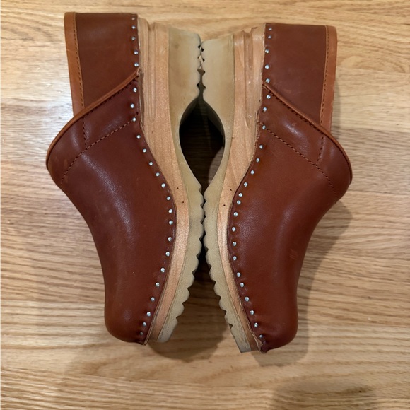 Stylish Tan Leather Mules - Picture 5 of 7